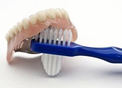 Правила ухода за съёмными и несъёмными зубными протезами